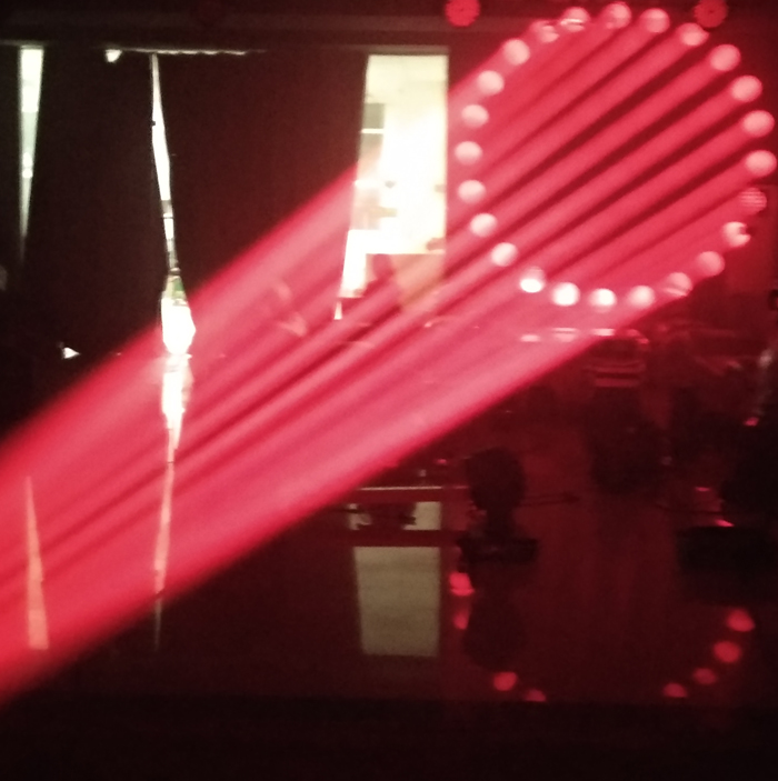 How the light beam is broken？